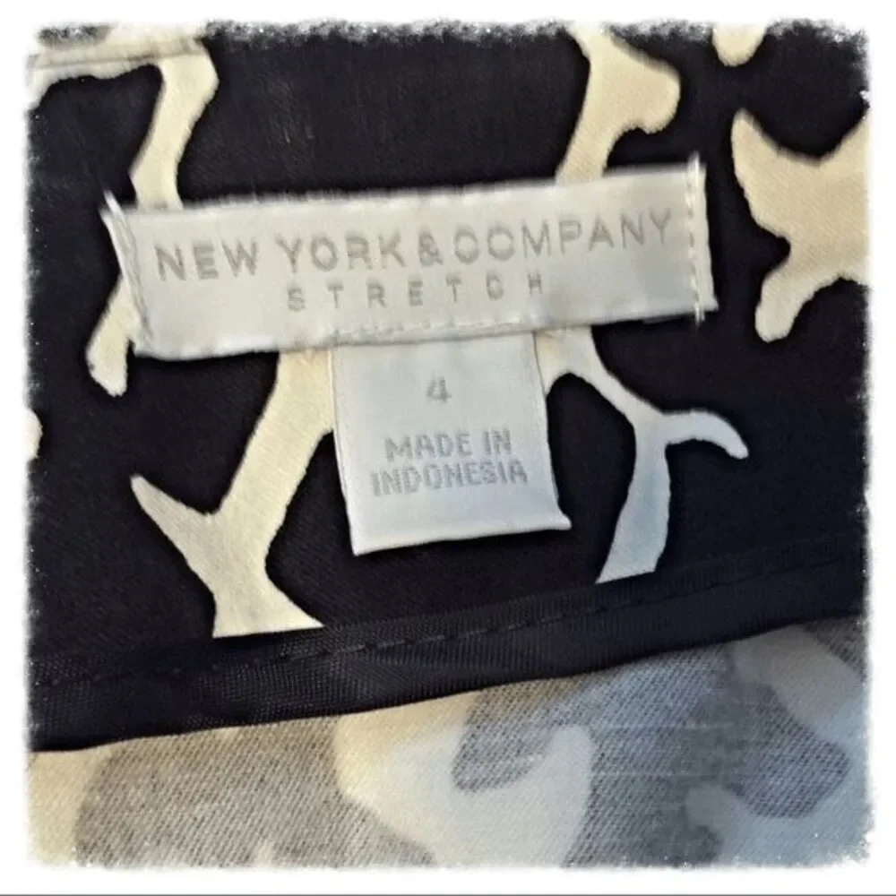 New York & Company Black and White Patterned Skirt- size 4